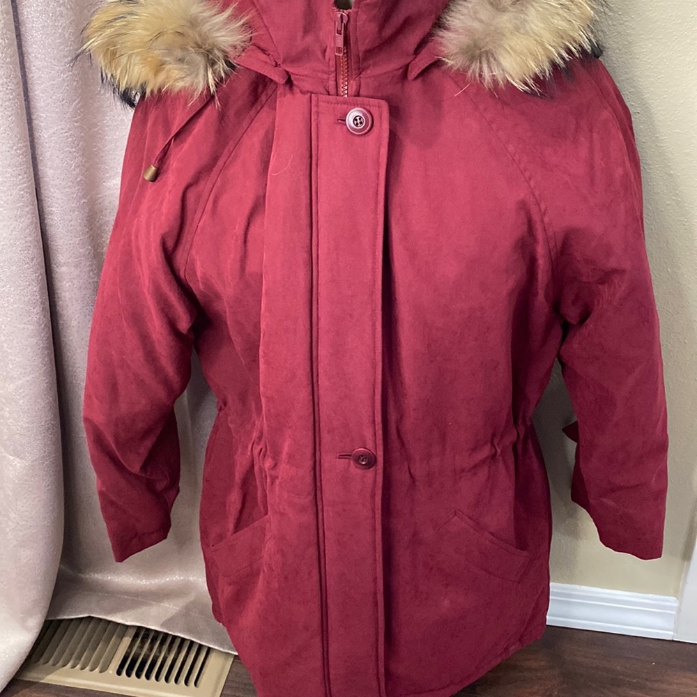 Beautiful London Fog burgundy women’s coat. Size small petite.
